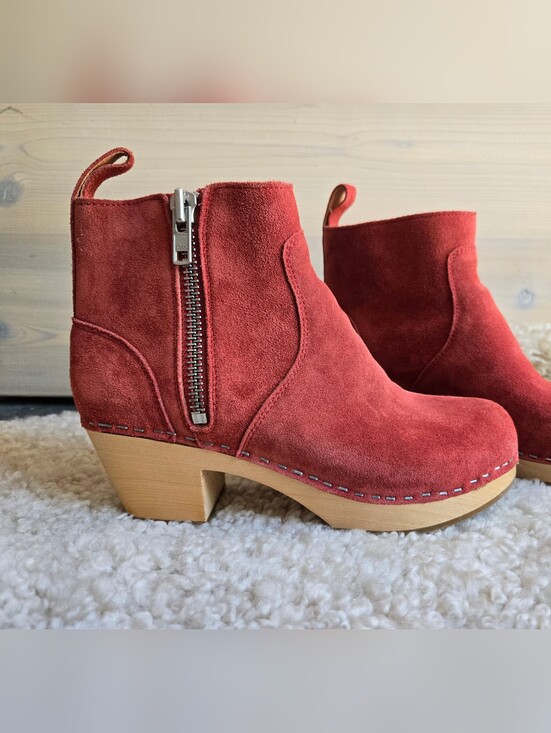 Swedish Hasbeens Shoes - New with Box Swedish Hasbeens Zip It Emy Rusty Red "RostSuede Clog Boots Size 39
